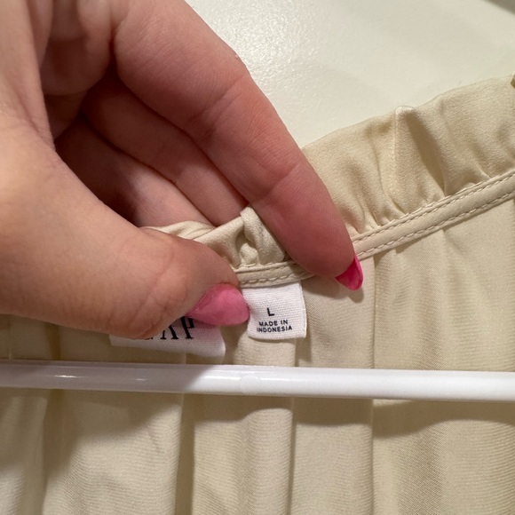 GAP Cream Ruffle V-Neck Blouse - Picture 3 of 5